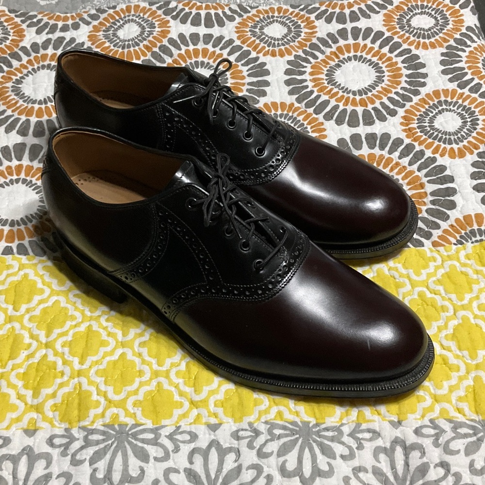 Men's Two-Tone Black and Burgundy Oxford Dress Shoes